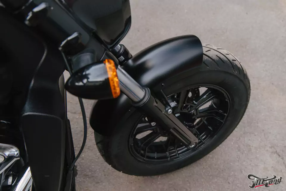 Окрасили детали мотоцикла Indian Scout в черный матовый цвет